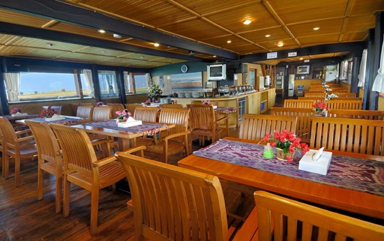Sea Safari 8 Dining Room